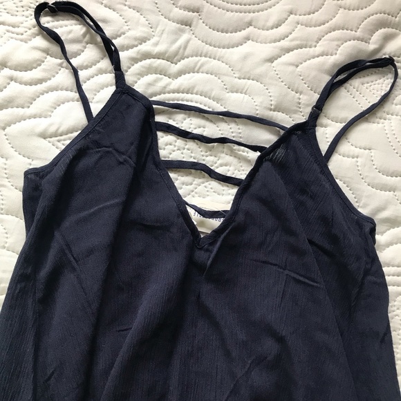 Light summer tank with intricate detailing - Picture 3 of 3